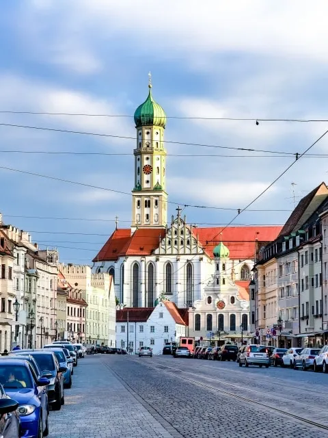 Wir bieten schnelle und zuverlässige Polsterreinigungsdienste in Augsburg und Umgebung für Ihren Privathaushalt. Professionelle Polsterreinigung in Augsburg
