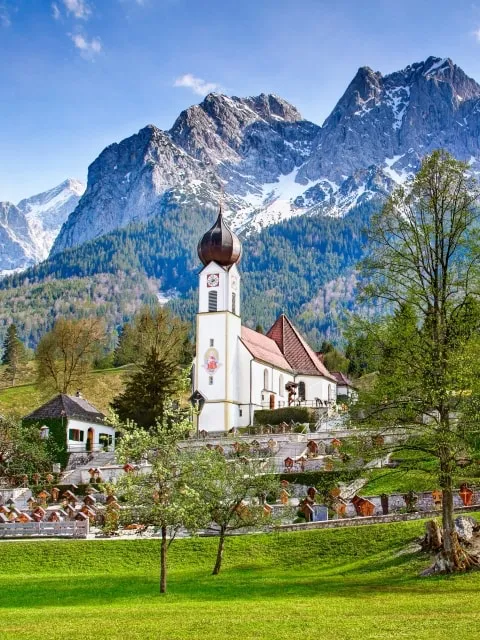 Wir bieten schnelle und zuverlässige Polsterreinigungsdienste in Garmisch-Partenkirchen und Umgebung für Ihren Privathaushalt. Professionelle Polsterreinigung in Garmisch-Partenkirchen